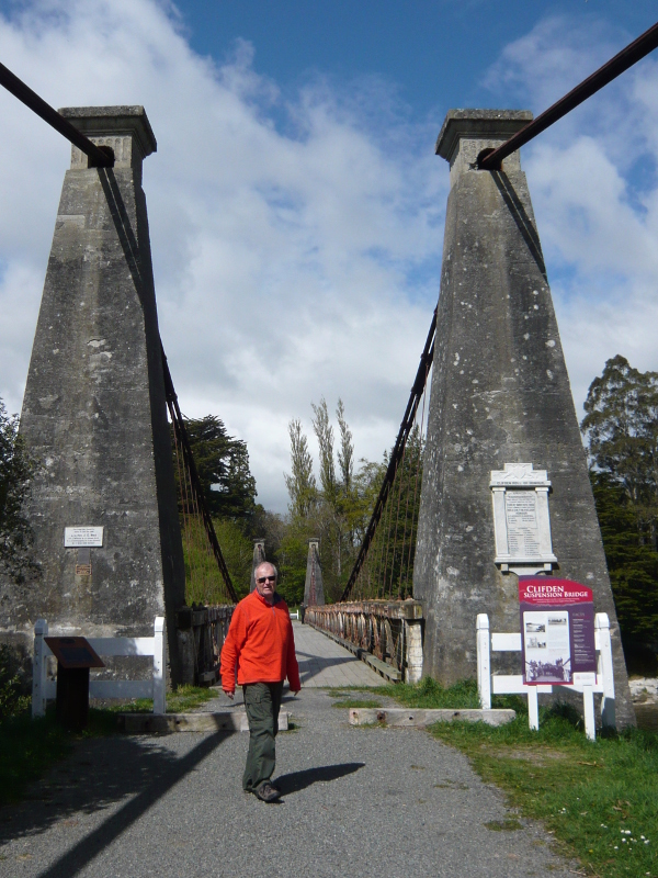 Clifdewn suspension bridge